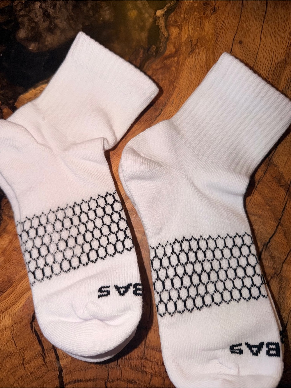 Bombas Quarter Crew Socks White Black Size Medium NWOT